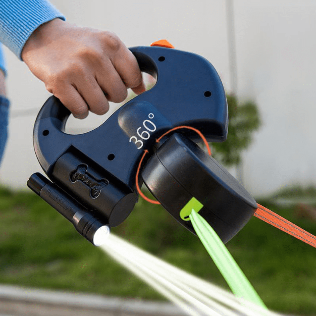 Skorter | DoubleDog Retractable Dual Dog Lead with Anti-Tangle Swivel & Built-in Torch – 4m Extendable for Two Dogs