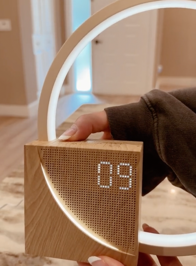 Skorter | Sunrise Simulation Alarm Clock with Built-In Charger