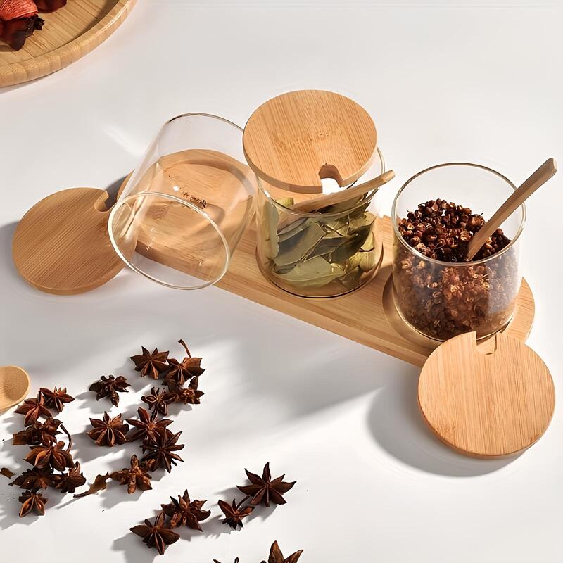 Skorter spice jar with lid and built-in spoons