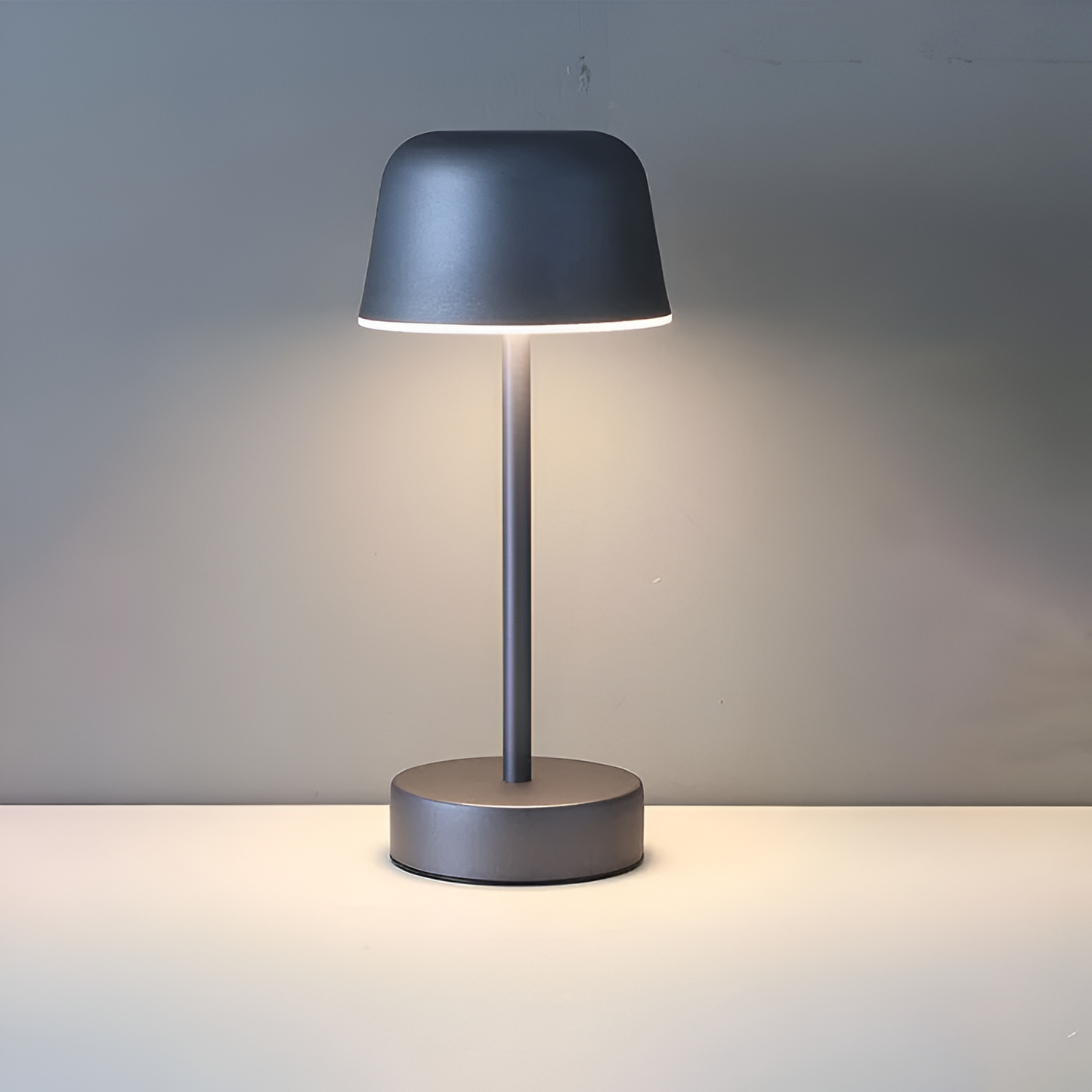 Skorter | Colorful LED table lamp in retro design, wireless, USB