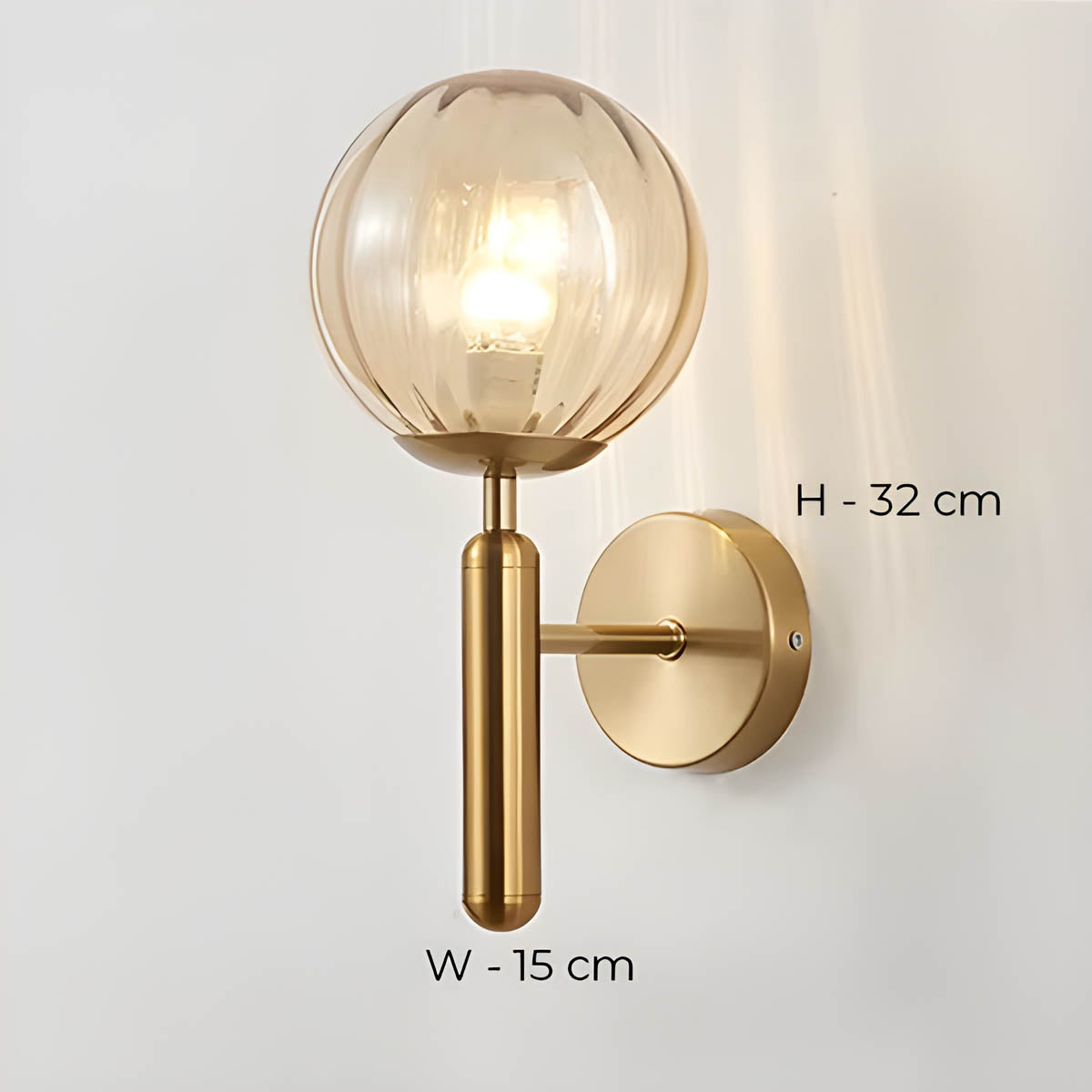 Skorter | Elegant wall lamp Clear in beautifully crafted glass