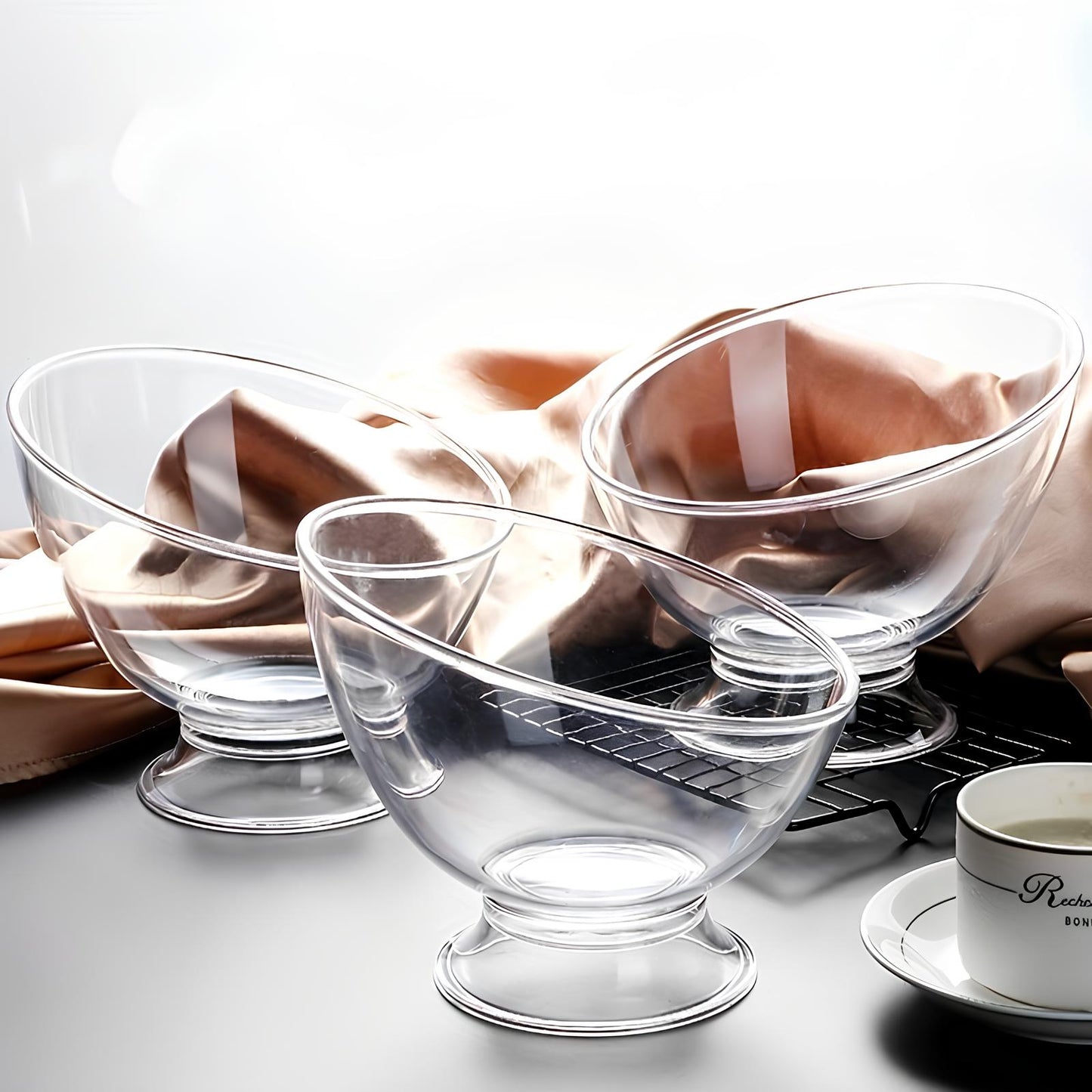 Skorter slanted in transparent plastic