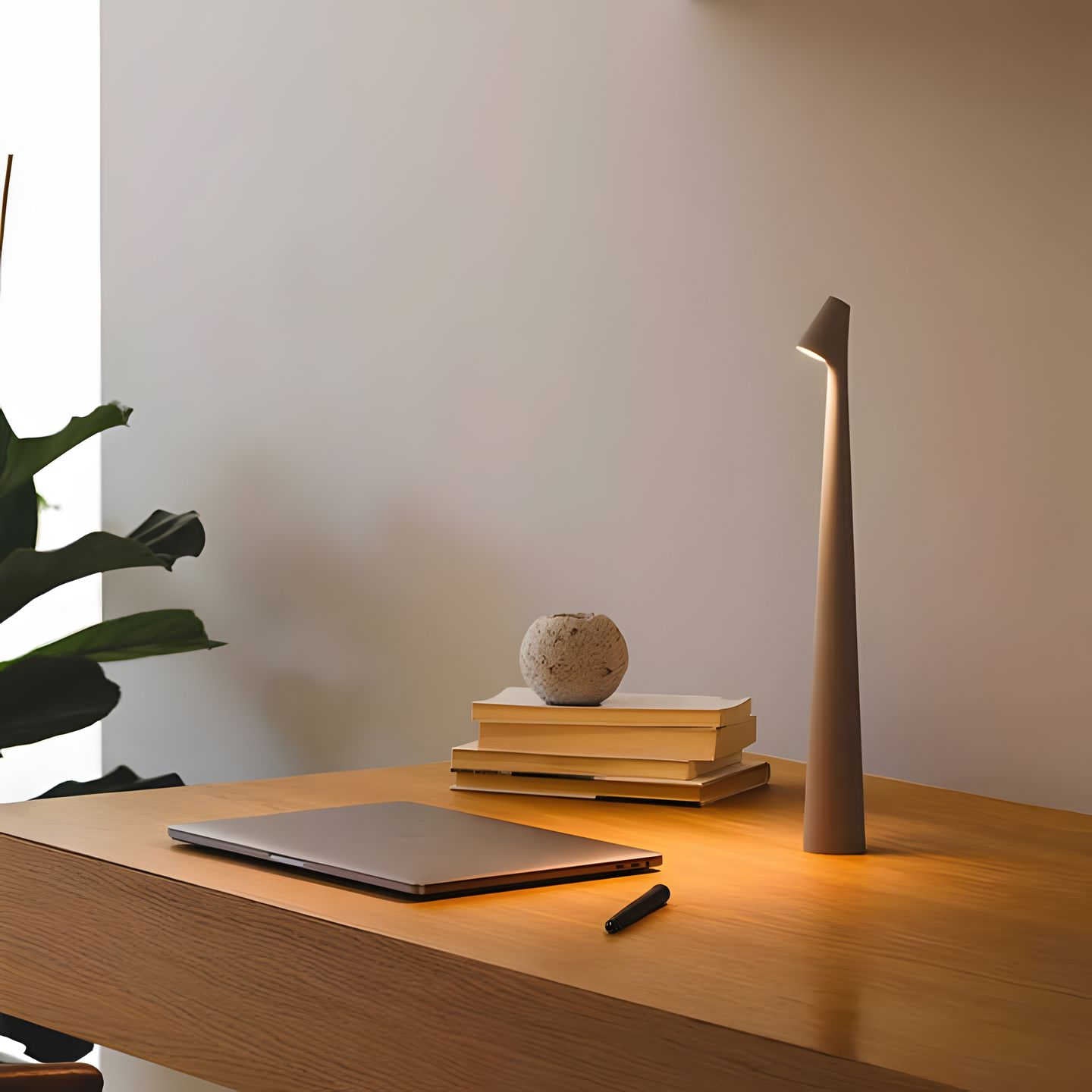 Skorter | LunaSlim Elegant Table Lamp with Wireless Functionality