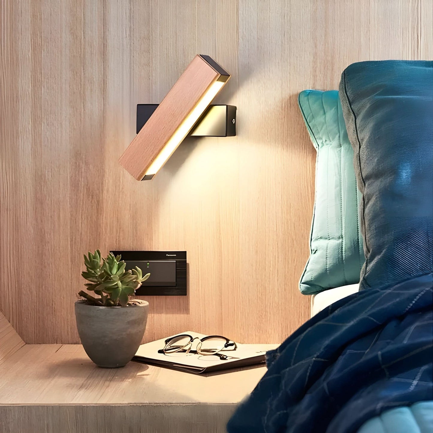 Skorter | Minimalist Wooden LED Wall Lamp with Adjustable Arm