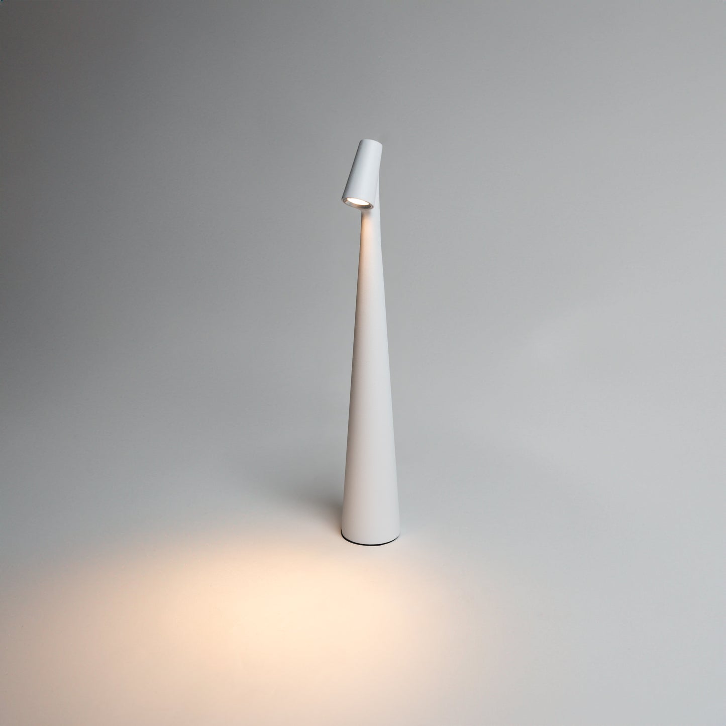 Skorter | Lumi Slim Rechargeable Table Lamp
