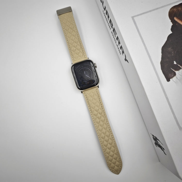 Skorter | For Apple Watch SE 2023 44mm Diamond Pattern Magnetic Folding Buckle Leather Watch Band (Starlight Color)