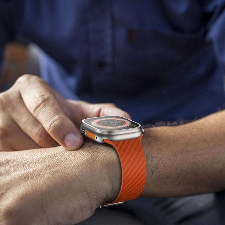 Skorter | For Apple Watch SE 2023 44mm Carbon Fiber Magnetic Silver Buckle Band (Orange Grass)