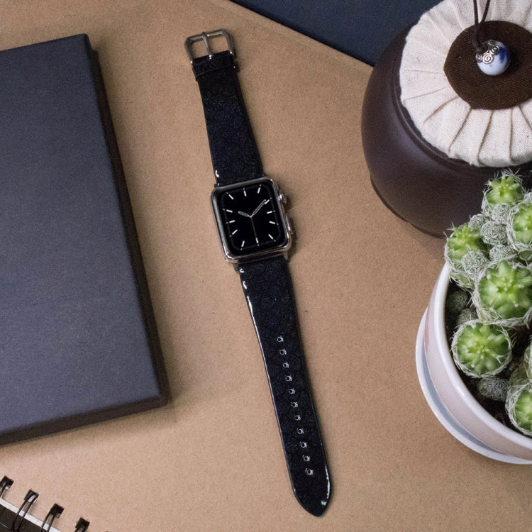 Skorter | For Apple Watch 5 & 4 44mm / 3 & 2 & 1 42mm Color Change Glitter Fish Scale Texture Watch Band (Black)