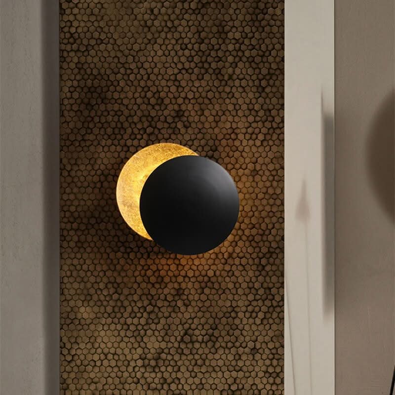 Skorter | Solar Eclipse Wall Lamp with Warm LED Light