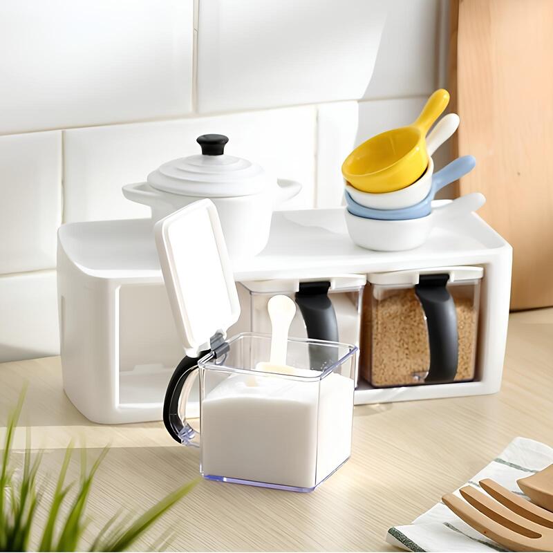 Skorter with transparent spice containers with handle and lid