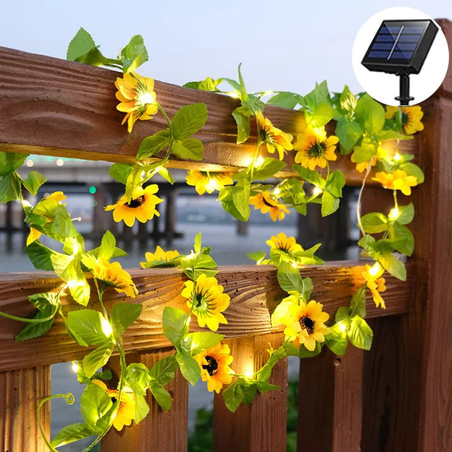 Skorter | LumiLeaf - Solar LED Light Chain with Maple Leaf - Weather Resistant & Energy Saving for Garden and Balcony