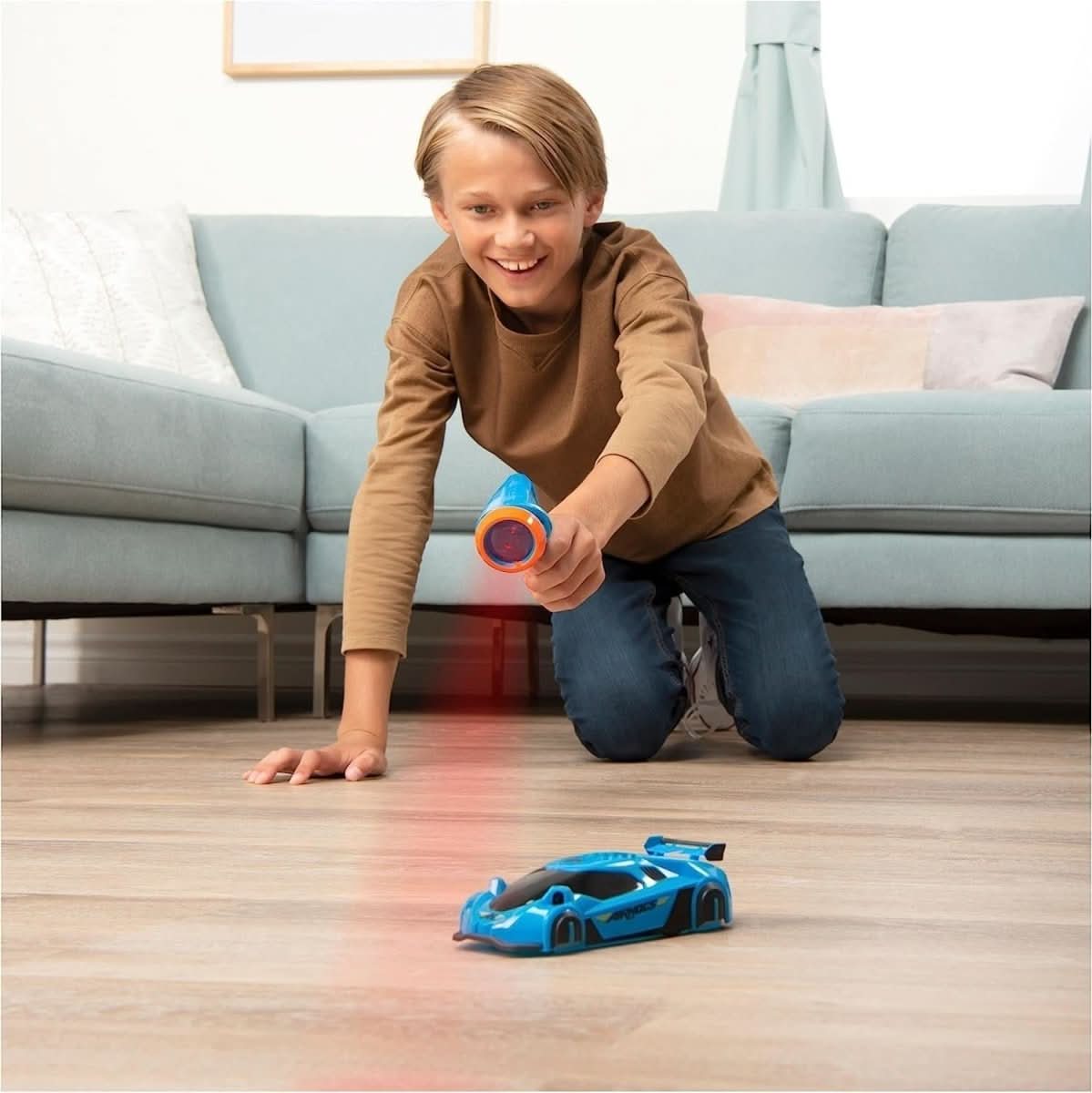 Skorter | Laser-controlled wall climbing RC car