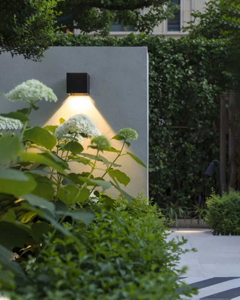 Skorter | GlowBeam – Elegant Outdoor Wall Lamp for Mood Lighting