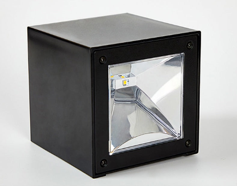 Skorter | GlowBeam – Elegant Outdoor Wall Lamp for Mood Lighting