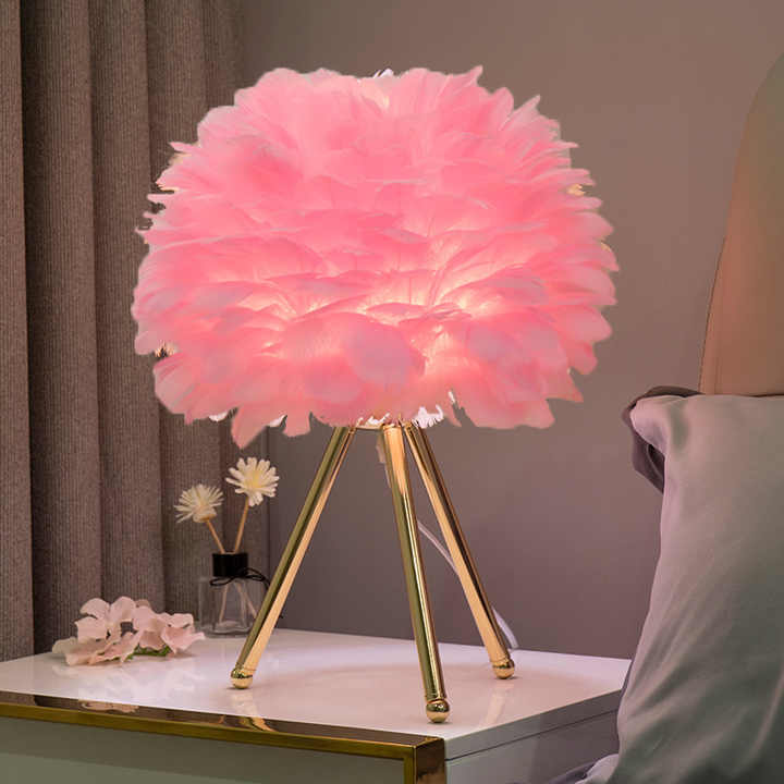 Skorter | Table Lamp - FeatherLux - Dimmable Light - Elegant Feather Design