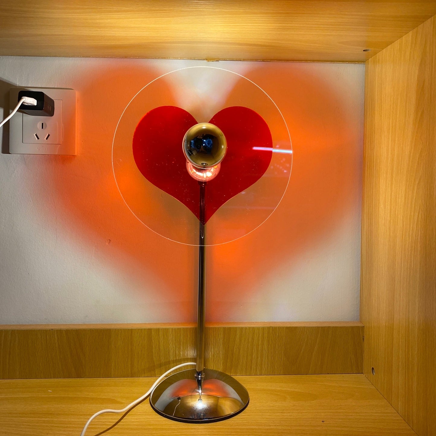 Skorter | LoveGlow – Elegant Table Lamp with Rechargeable LED