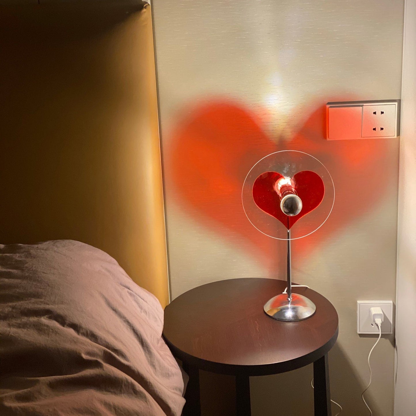 Skorter | LoveGlow – Elegant Table Lamp with Rechargeable LED