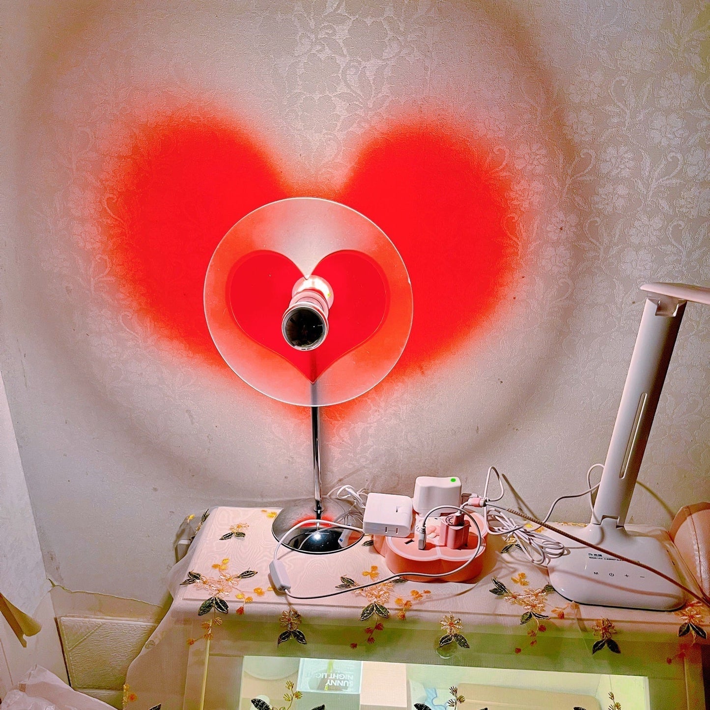 Skorter | LoveGlow – Elegant Table Lamp with Rechargeable LED