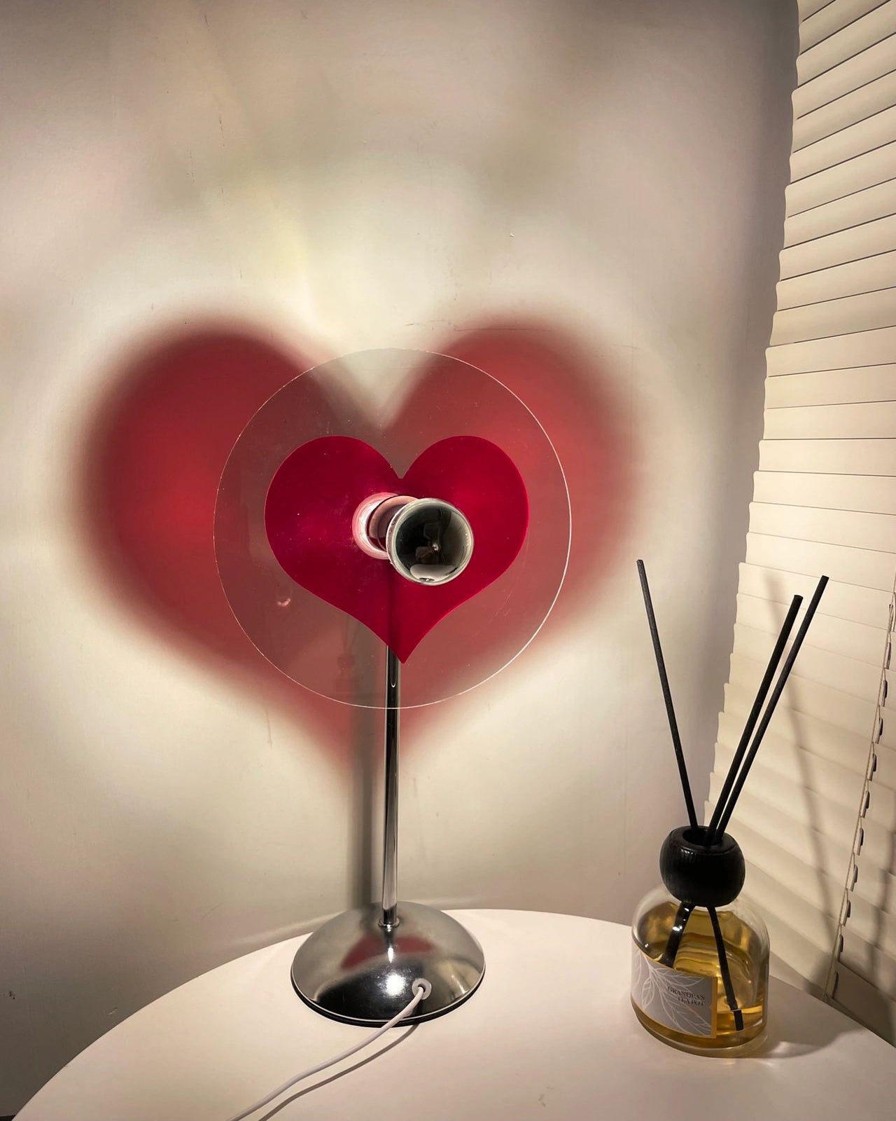 Skorter | LoveGlow – Elegant Table Lamp with Rechargeable LED