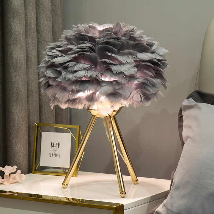 Skorter | Table Lamp - FeatherLux - Dimmable Light - Elegant Feather Design