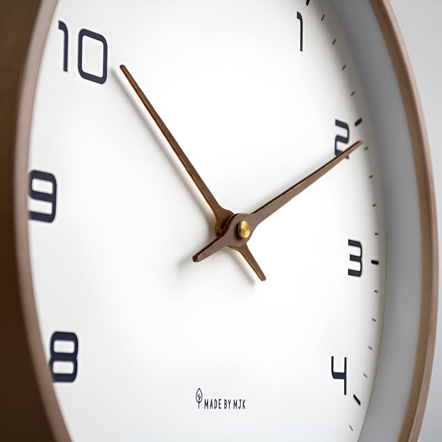 Skorter | EleQuartz-Clock - Round wall clock - Nordic wall clock in wood