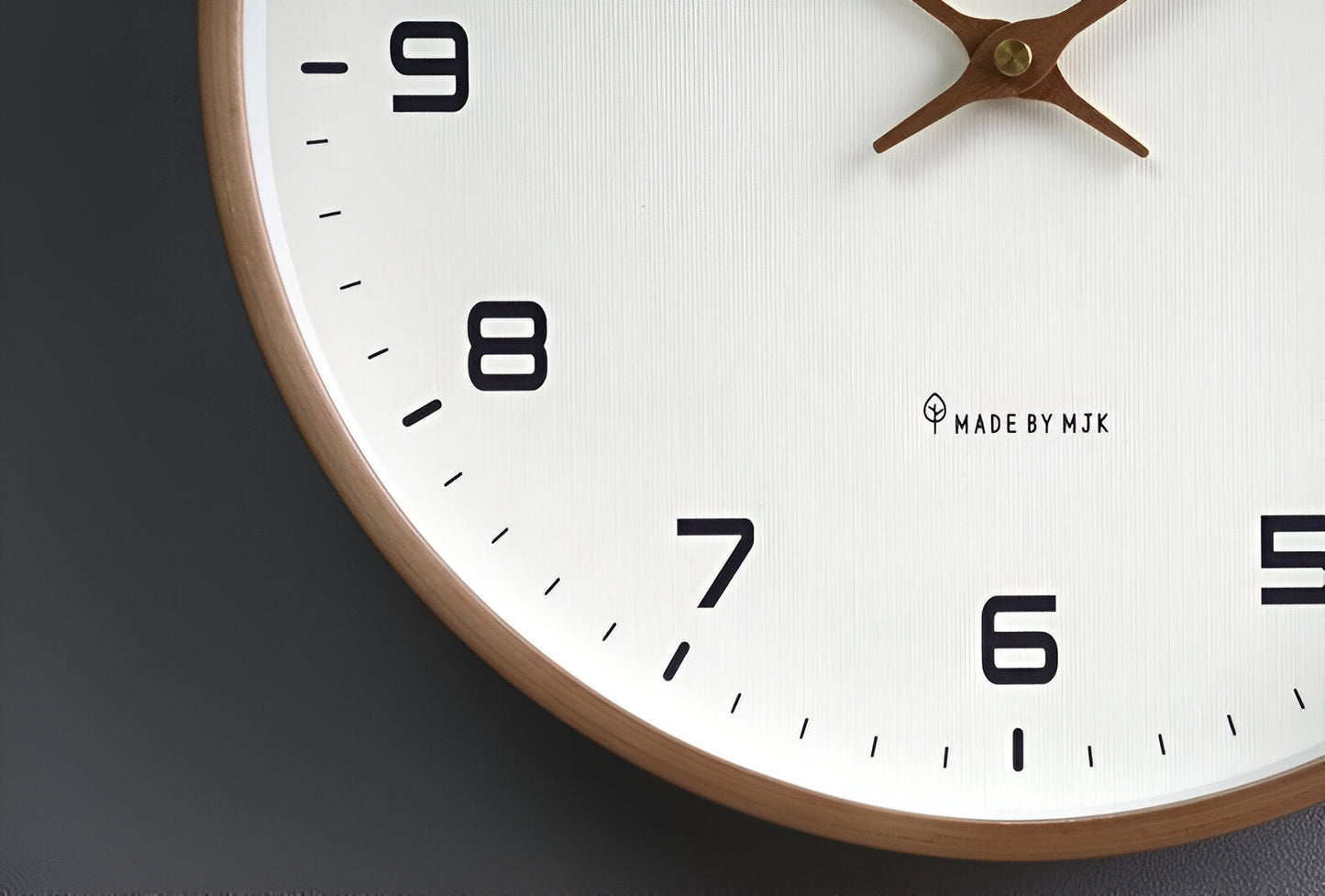 Skorter | EleQuartz-Clock - Round wall clock - Nordic wall clock in wood