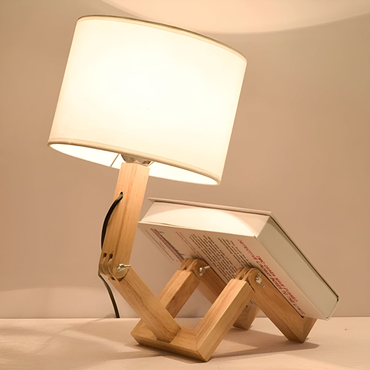 Skorter | WoodMan flexible lamp - Robotizable desk lamp in solid wood