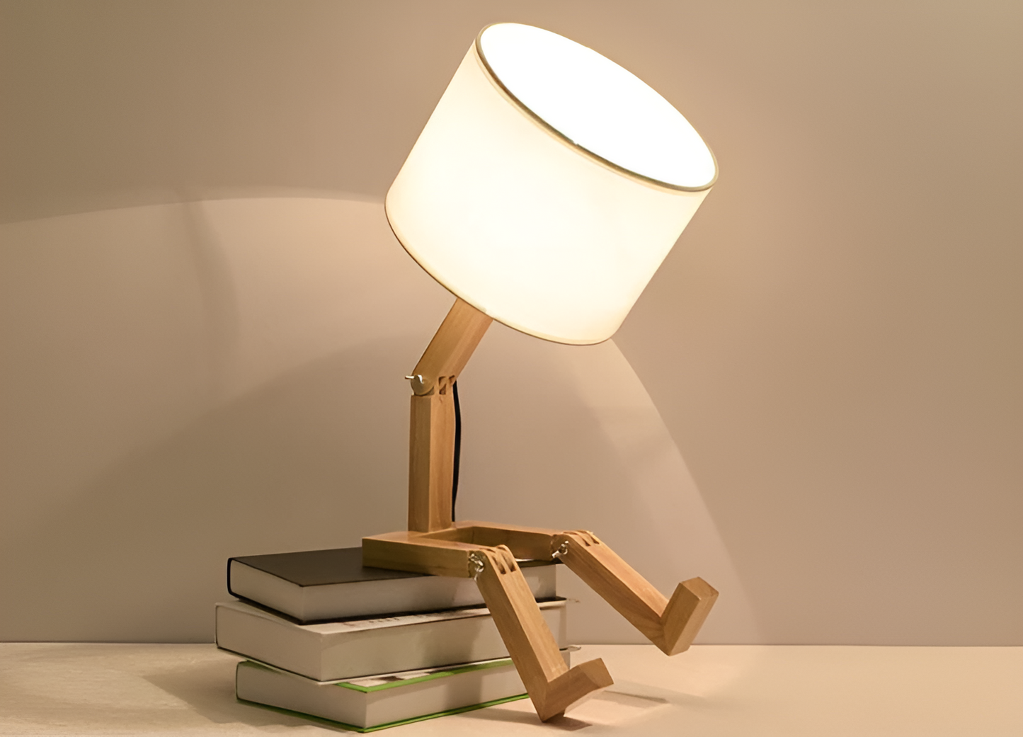 Skorter | WoodMan flexible lamp - Robotizable desk lamp in solid wood