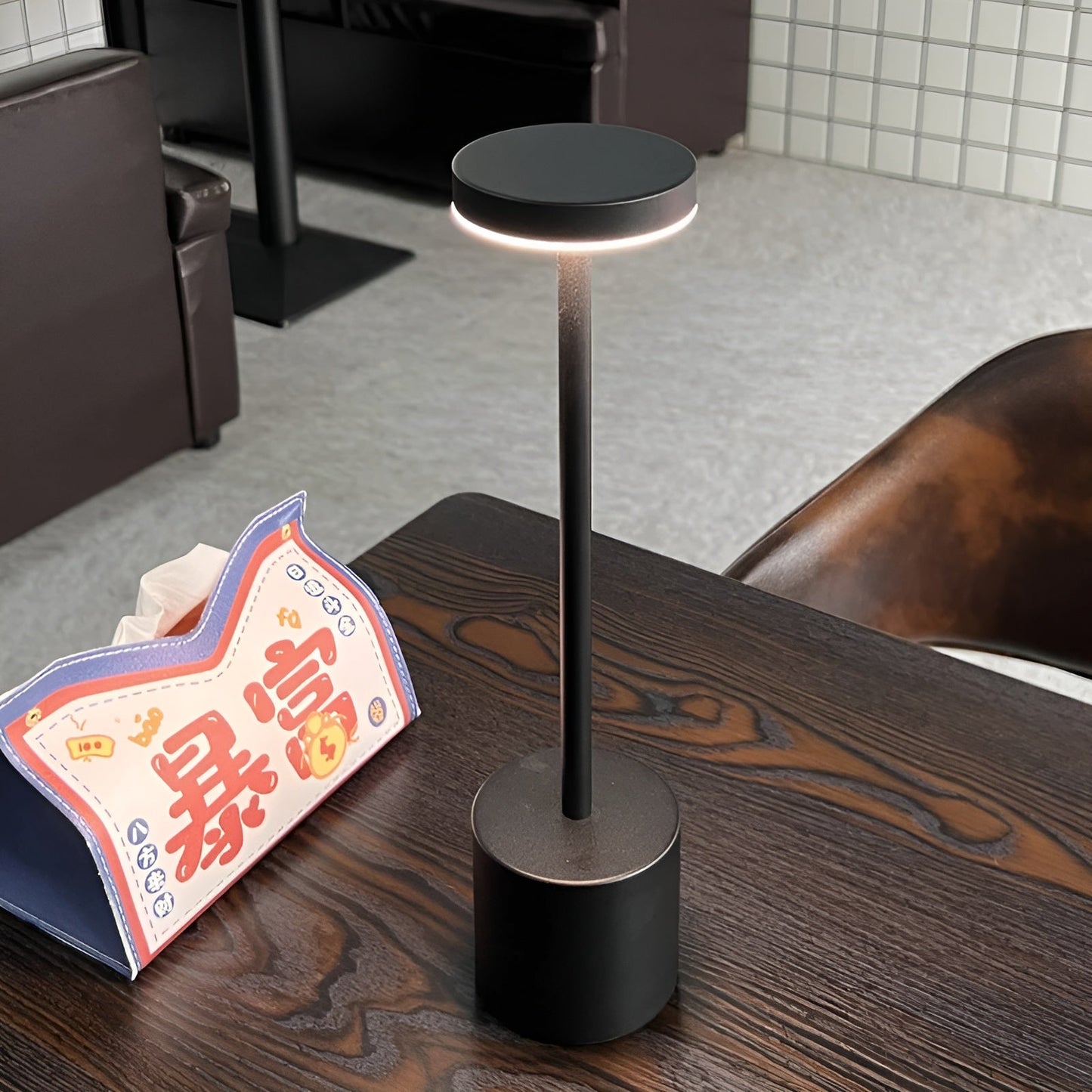 Skorter | Retroglow - Retro-inspired LED table lamp with wireless and USB charging