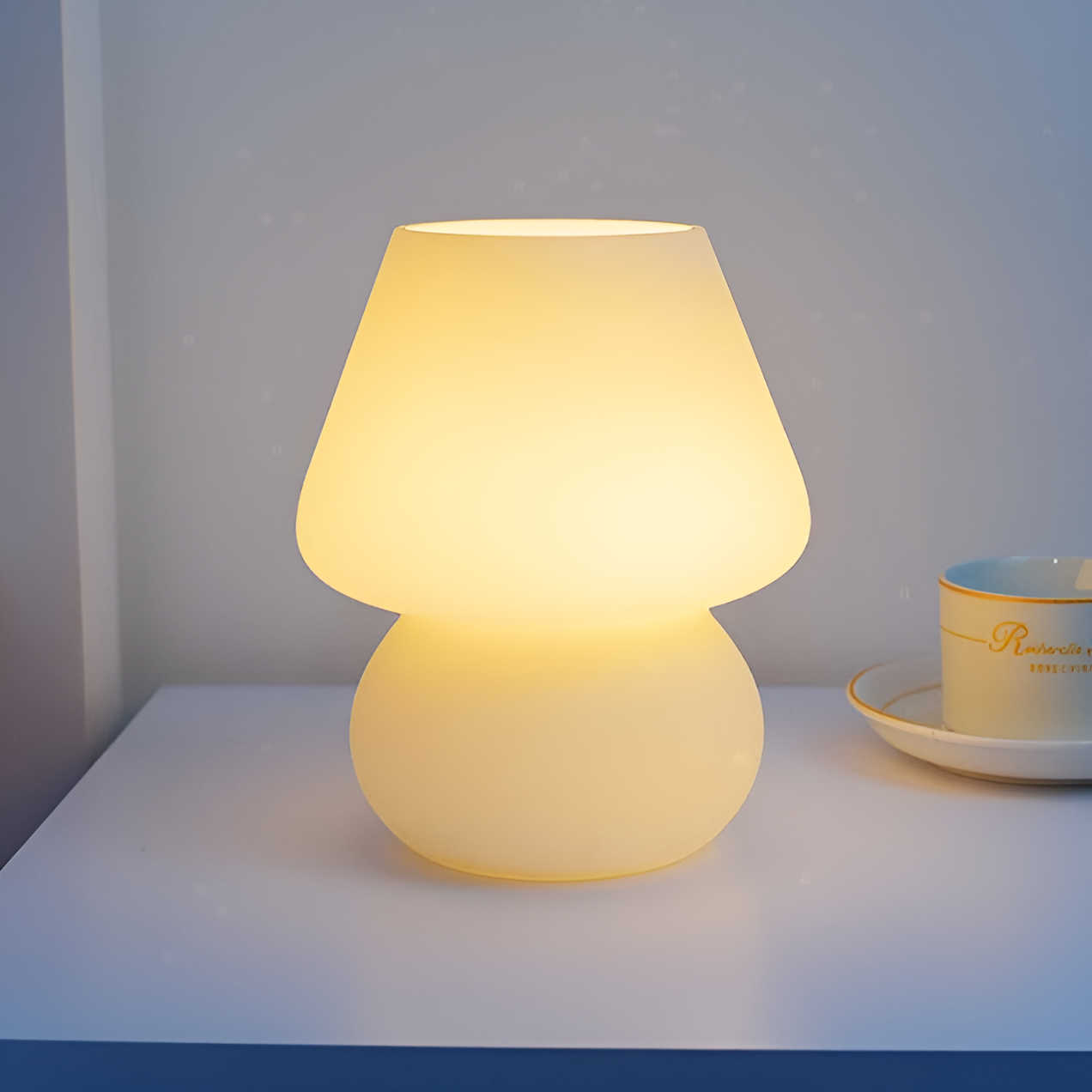 Skorter | Striped Glow - A Hand-Blown Striped Glass Bore Lamp