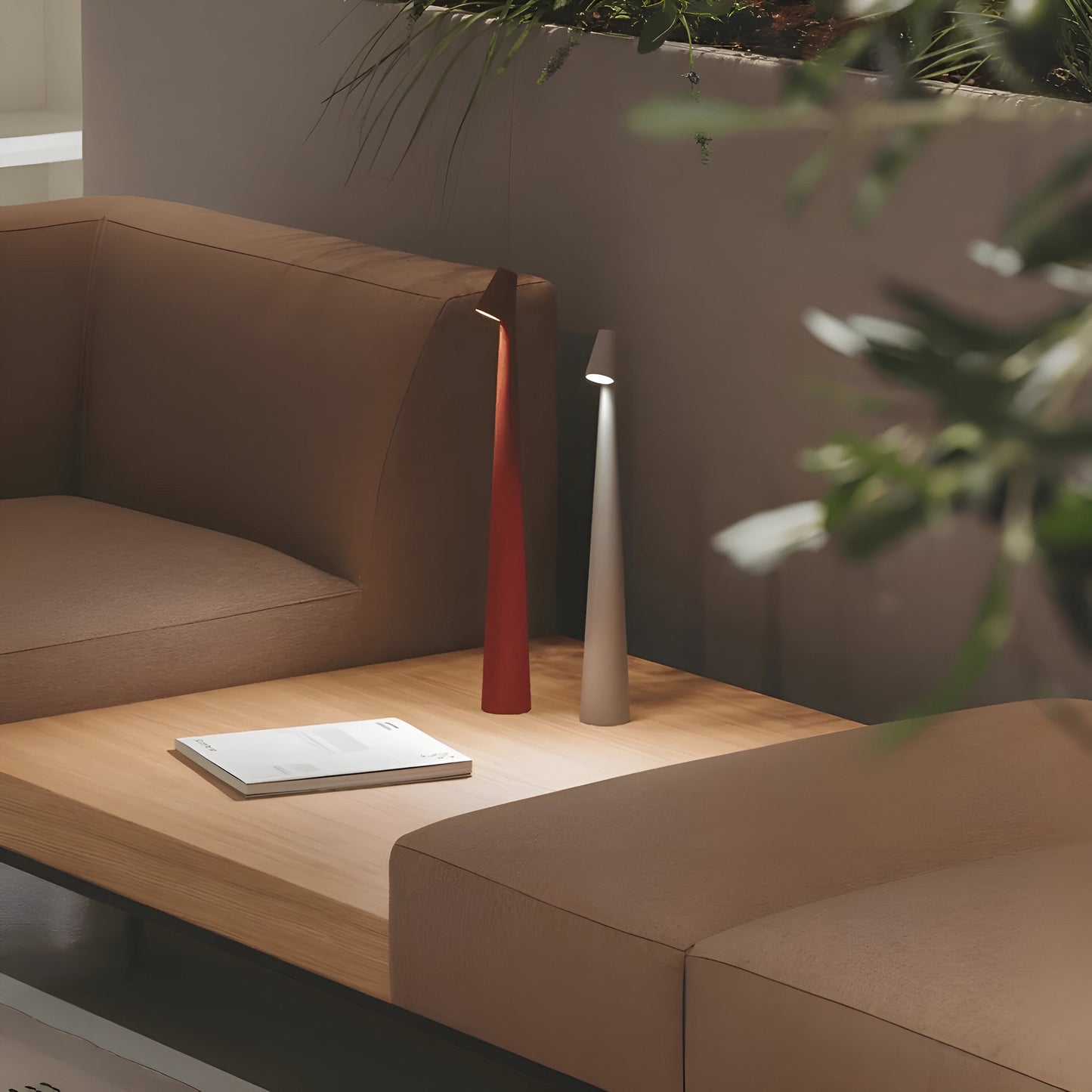 Skorter | Elegant LED Table Lamp - Wireless and Dimmable