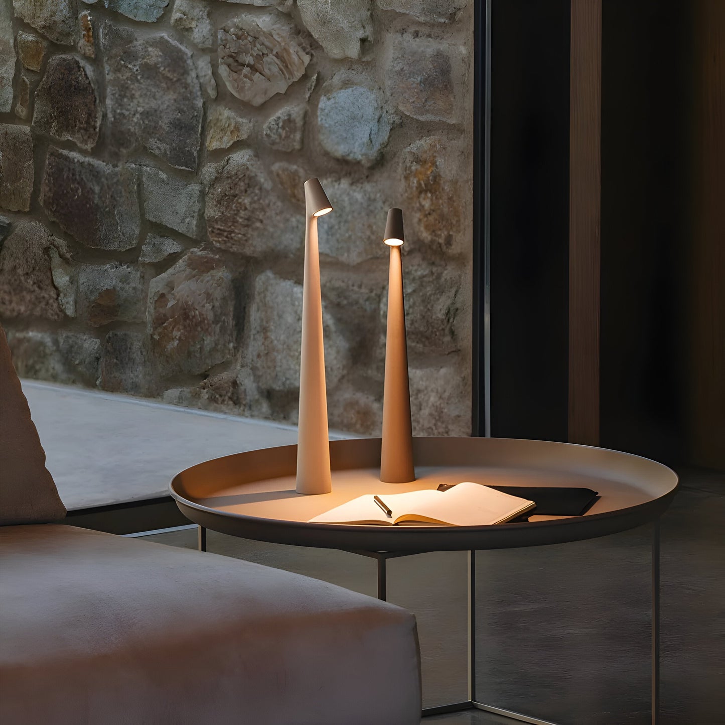 Skorter | Elegant LED Table Lamp - Wireless and Dimmable