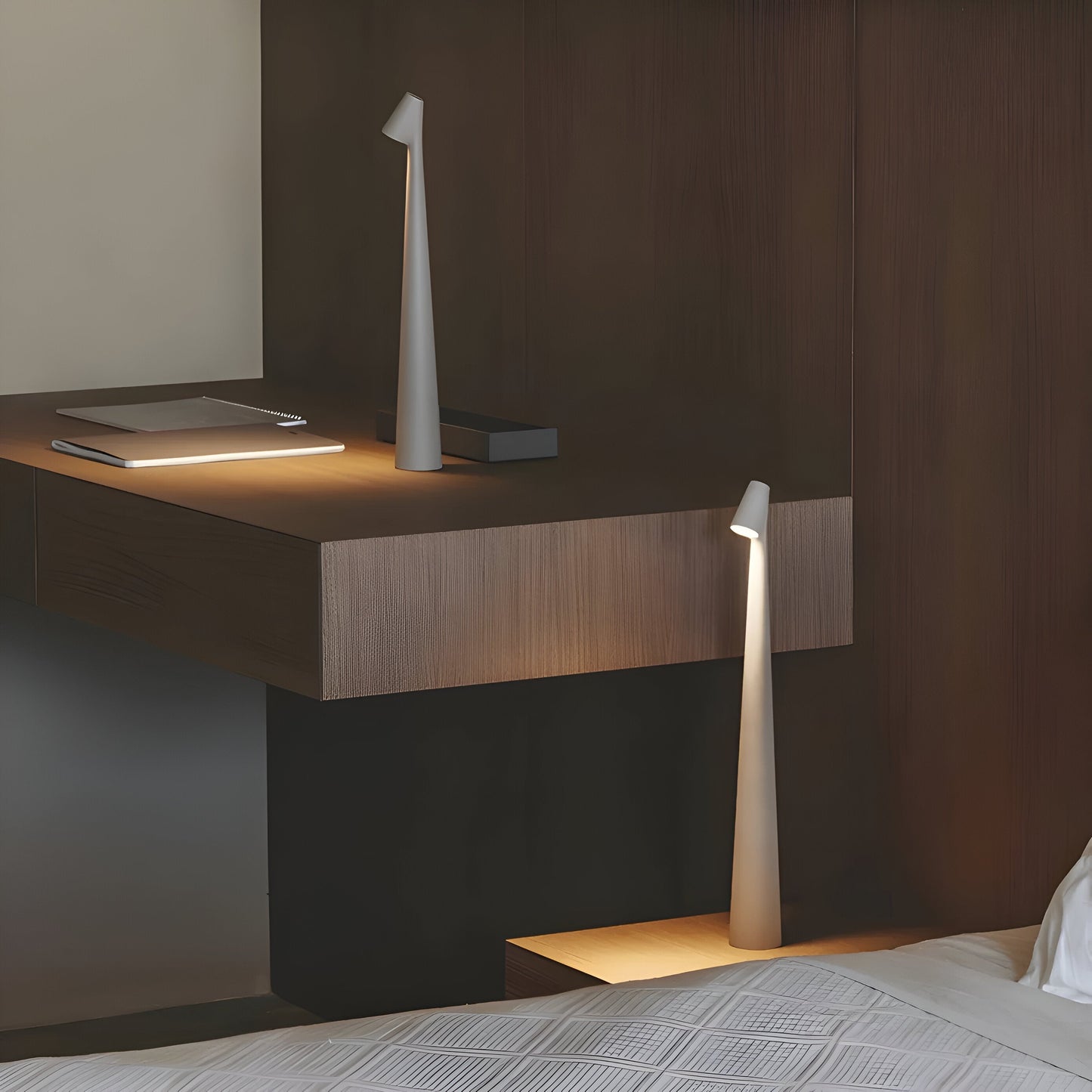 Skorter | Elegant LED Table Lamp - Wireless and Dimmable