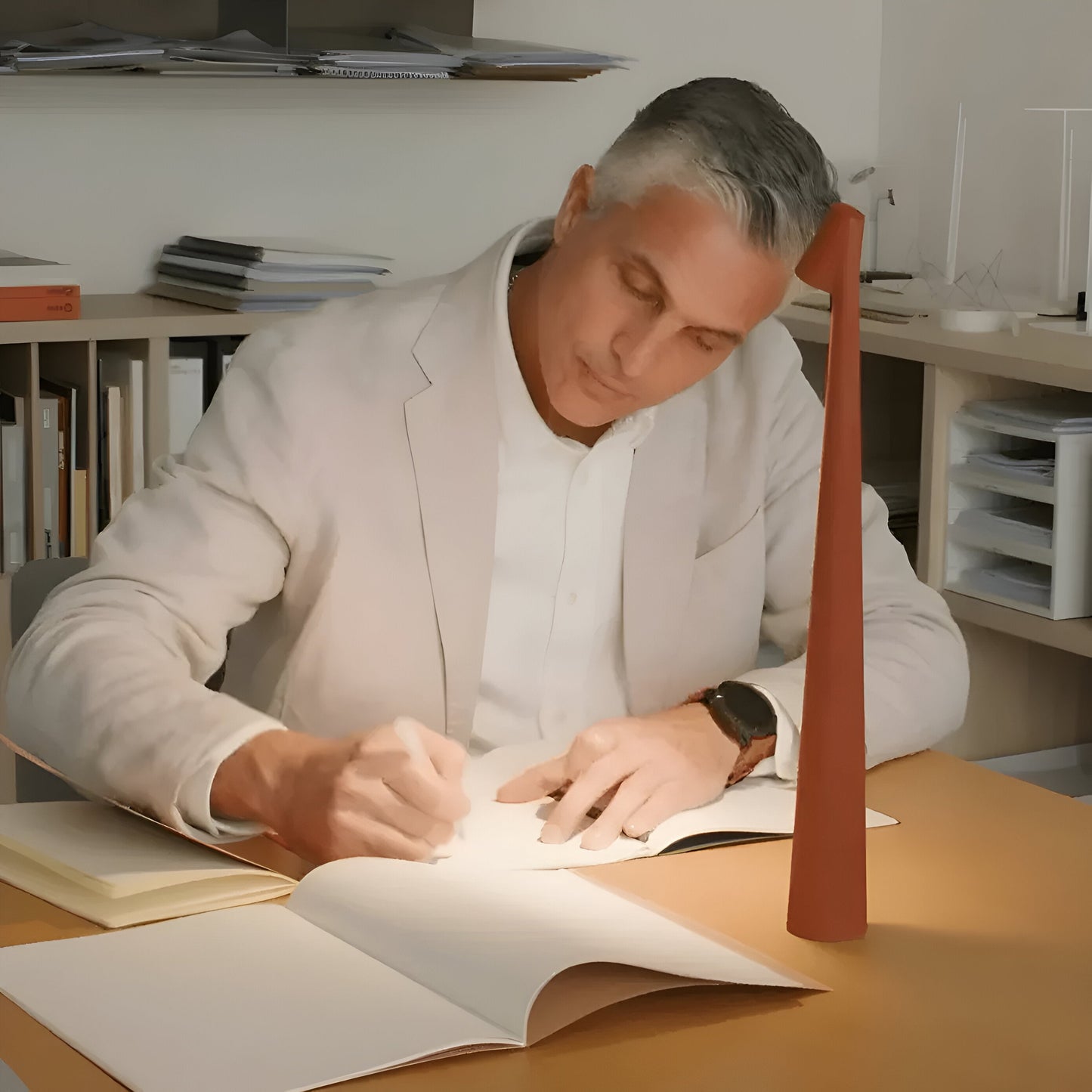 Skorter | Elegant LED Table Lamp - Wireless and Dimmable