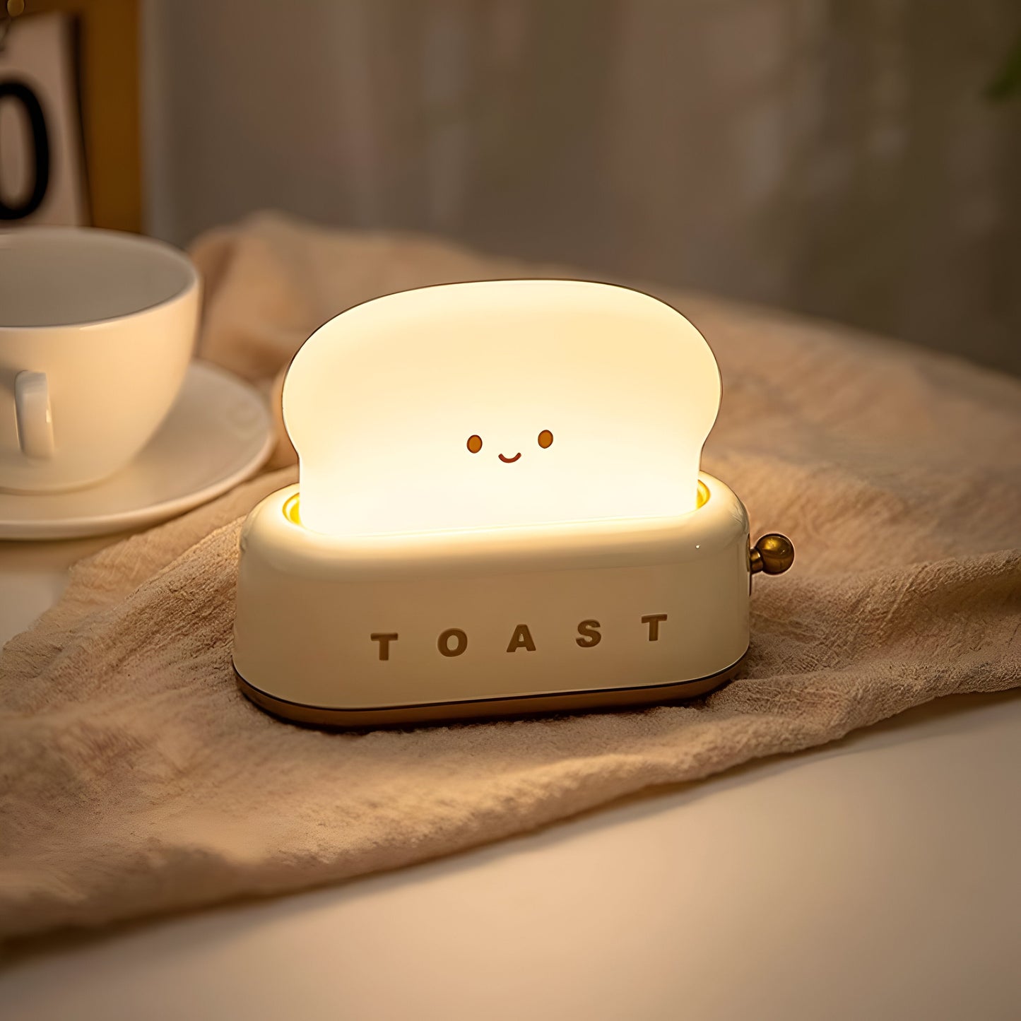 Skorter | TinyToast Table Lamp – Portable Toaster-Shaped Night Light with Dimmable LED & USB Port