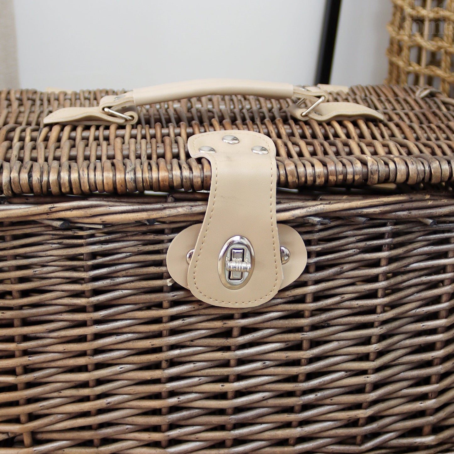 Skorter | Antique Wash Wicker Chest Hamper