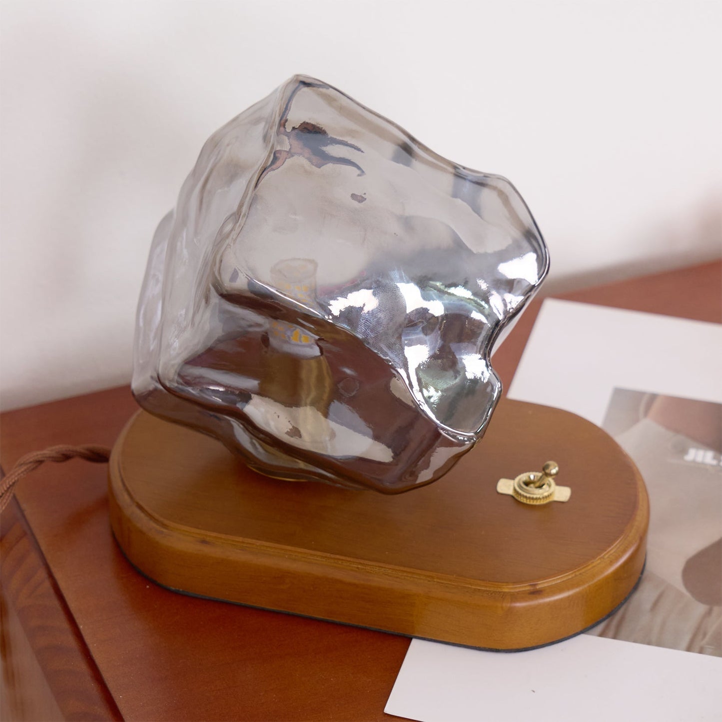 Skorter | RusticLume – Amber Glass and Wooden Table Lamp