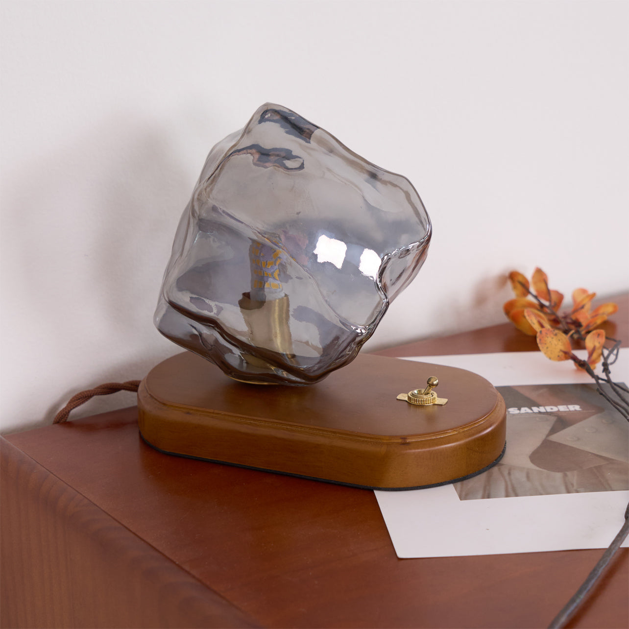Skorter | RusticLume – Amber Glass and Wooden Table Lamp