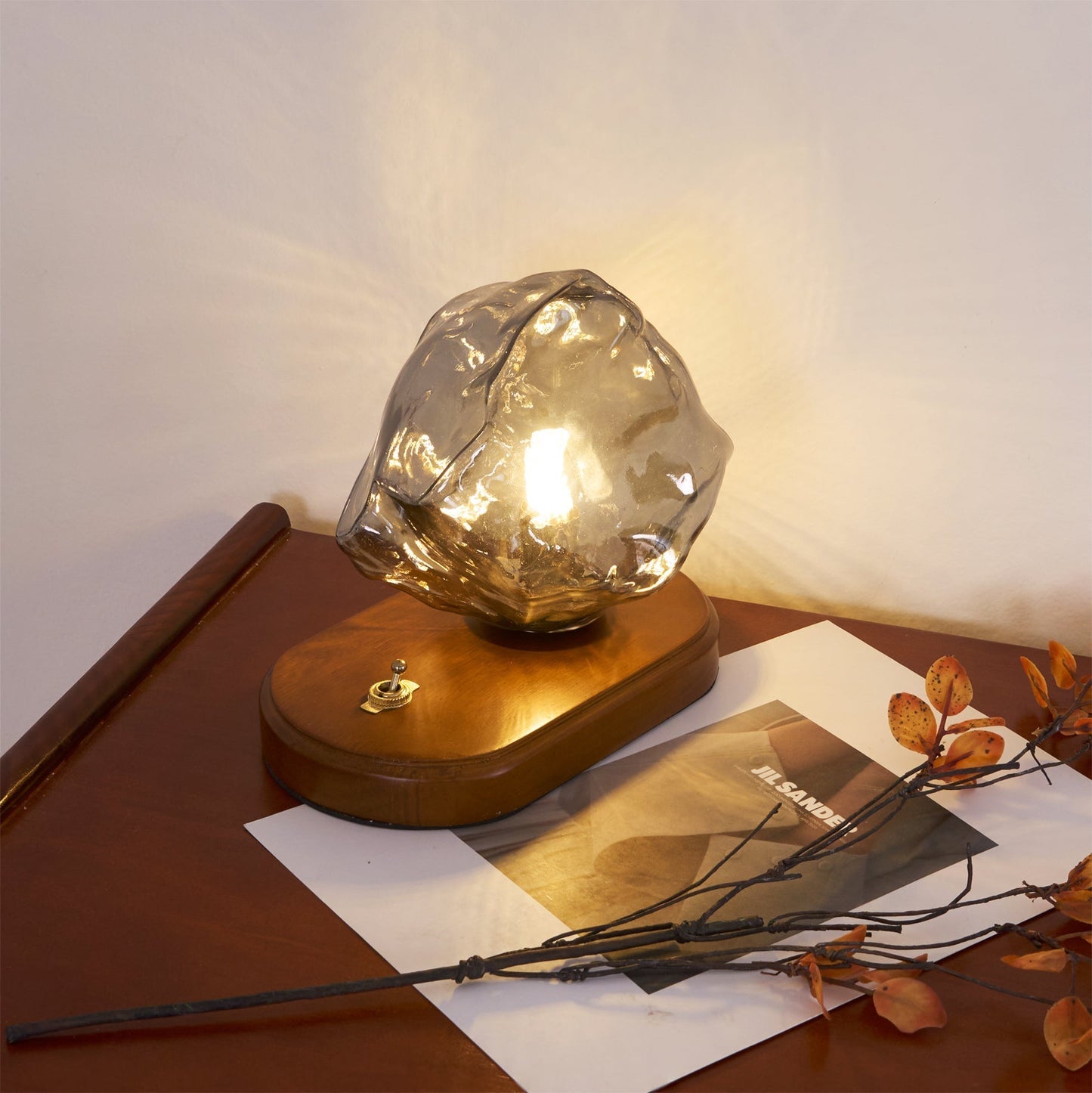 Skorter | RusticLume – Amber Glass and Wooden Table Lamp