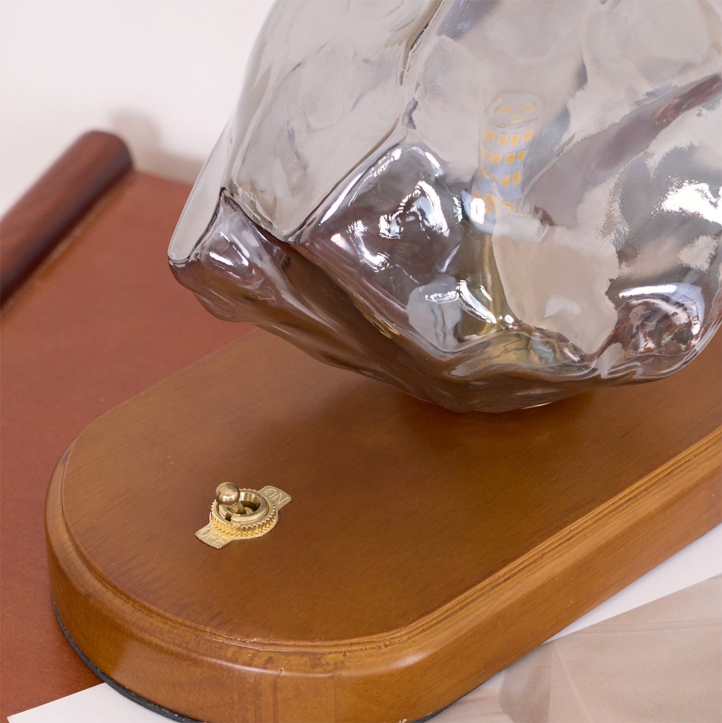 Skorter | RusticLume – Amber Glass and Wooden Table Lamp