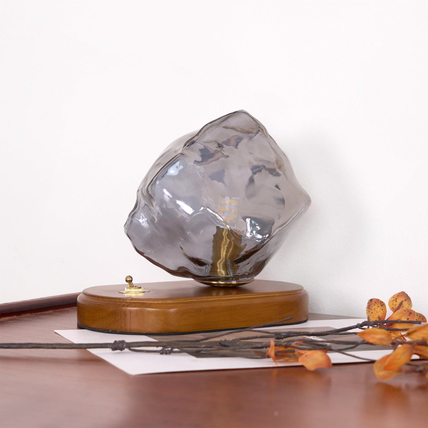 Skorter | RusticLume – Amber Glass and Wooden Table Lamp