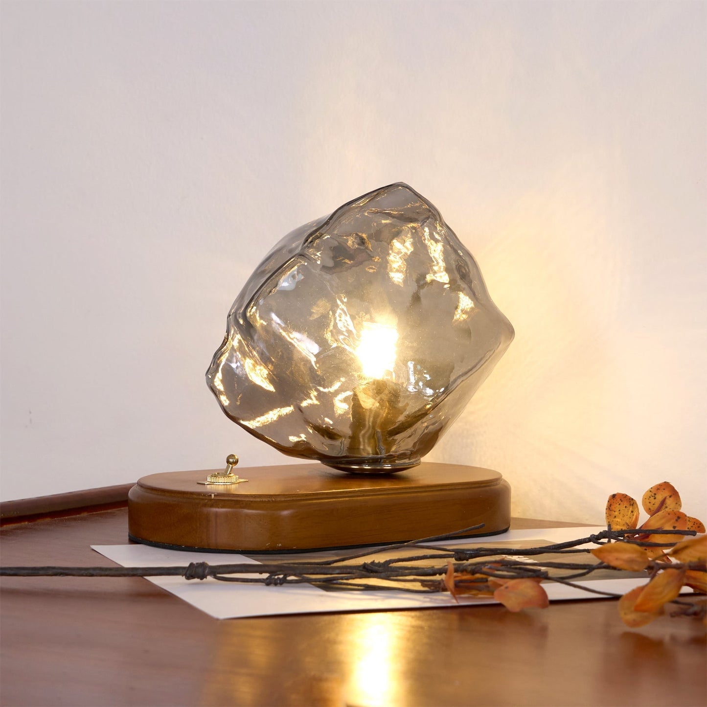 Skorter | RusticLume – Amber Glass and Wooden Table Lamp