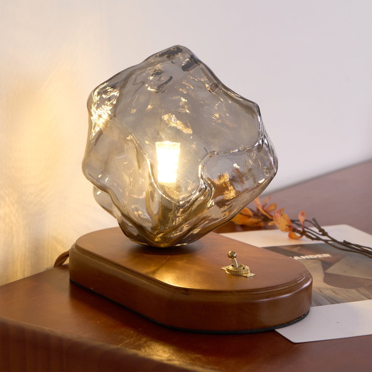 Skorter | RusticLume – Amber Glass and Wooden Table Lamp