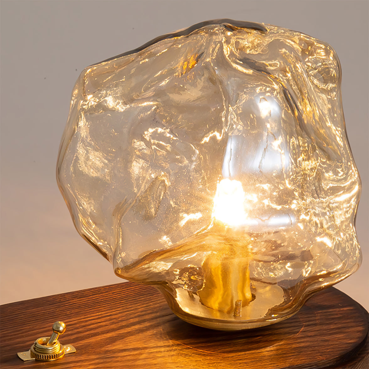 Skorter | RusticLume – Amber Glass and Wooden Table Lamp