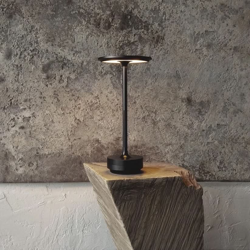 Skorter | LED table lamp with dimmable mood light & modern design