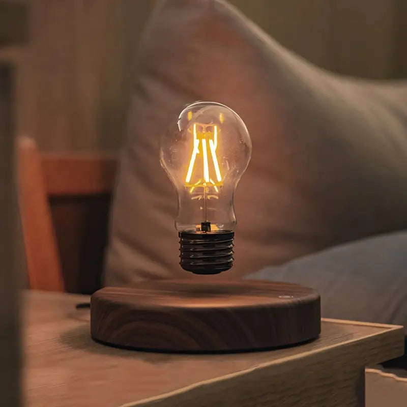 Skorter | Floating lamp with wooden base