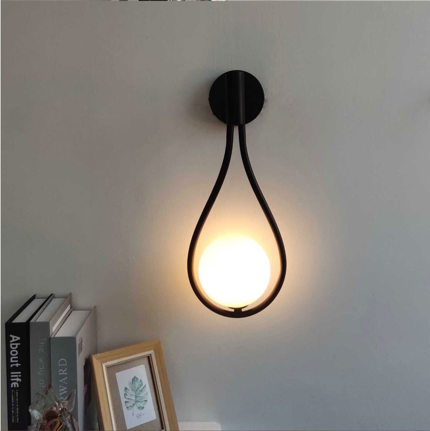 Skorter | Scandinavian LED Wall Light – Minimalist Wood & Metal Lamp