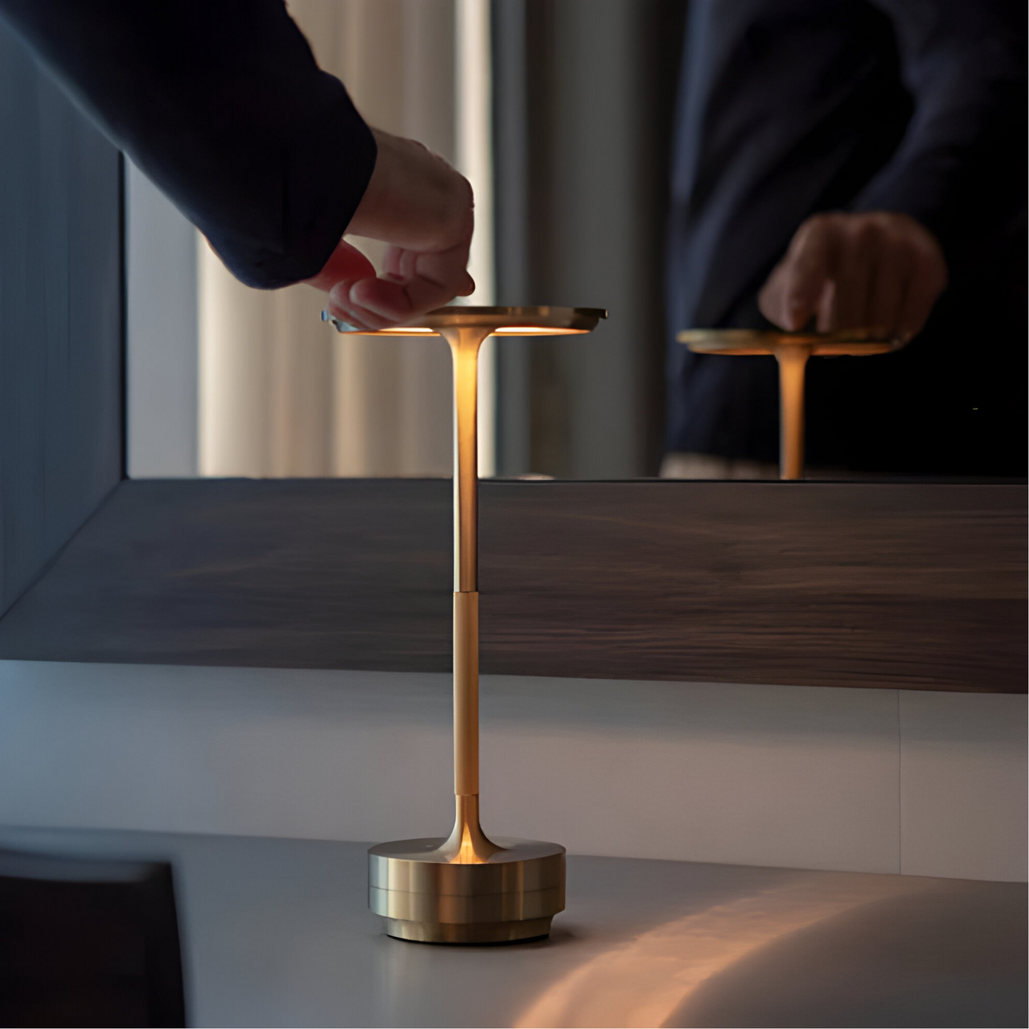 Skorter | Lumalight Wireless Lamp Design: USB rechargeable, touch-controlled table lamp for ambient lighting