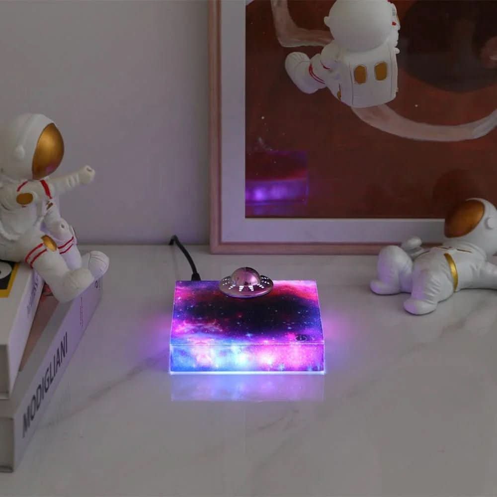 Skorter | Magnetic LED Night Light with Floating Spaceship Design