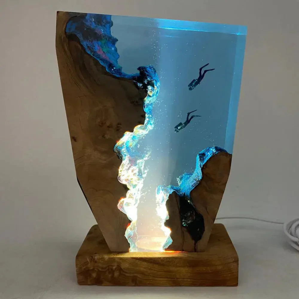 Skorter | Marideep – Deep Sea Diver Table Lamp with Wooden Base & Ambient Lighting